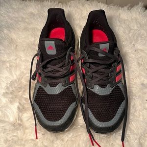 EUC Adidas Ultraboost black and red size 7 woman’s